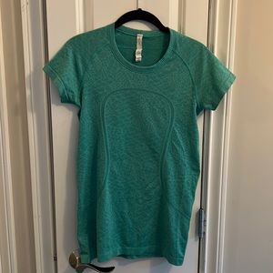 Lululemon short sleeve Tee